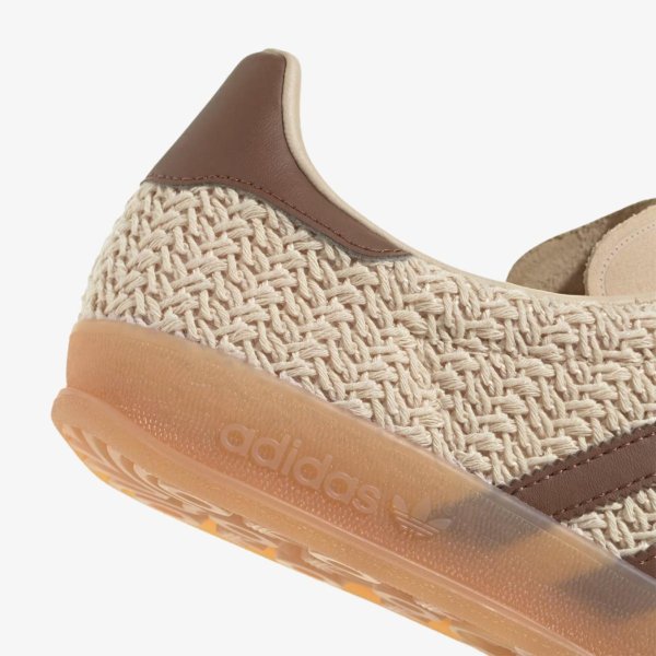 Женские кроссовки ADIDAS WMNS GAZELLE INDOOR SAND STRATA / PREMIUM BROWN